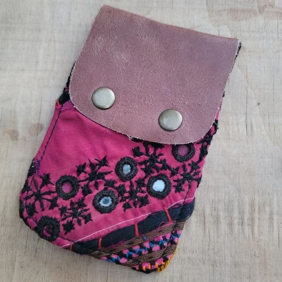 🎱🔮 Free People Boho Embroidered Repurposed vtg banjara hippie Wallet card case - Picture 13 of 16